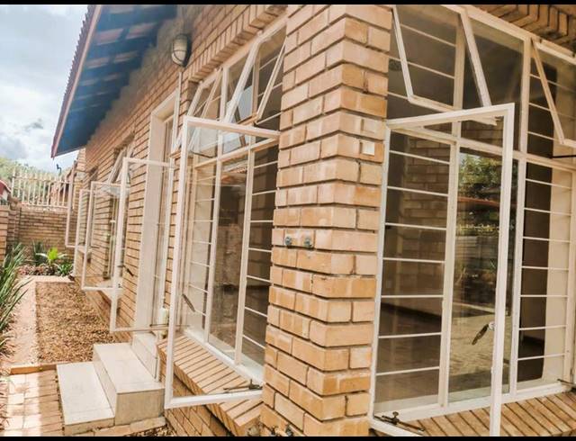 3 BEDROOM PROPERTY TO RENT IN ANNADALE